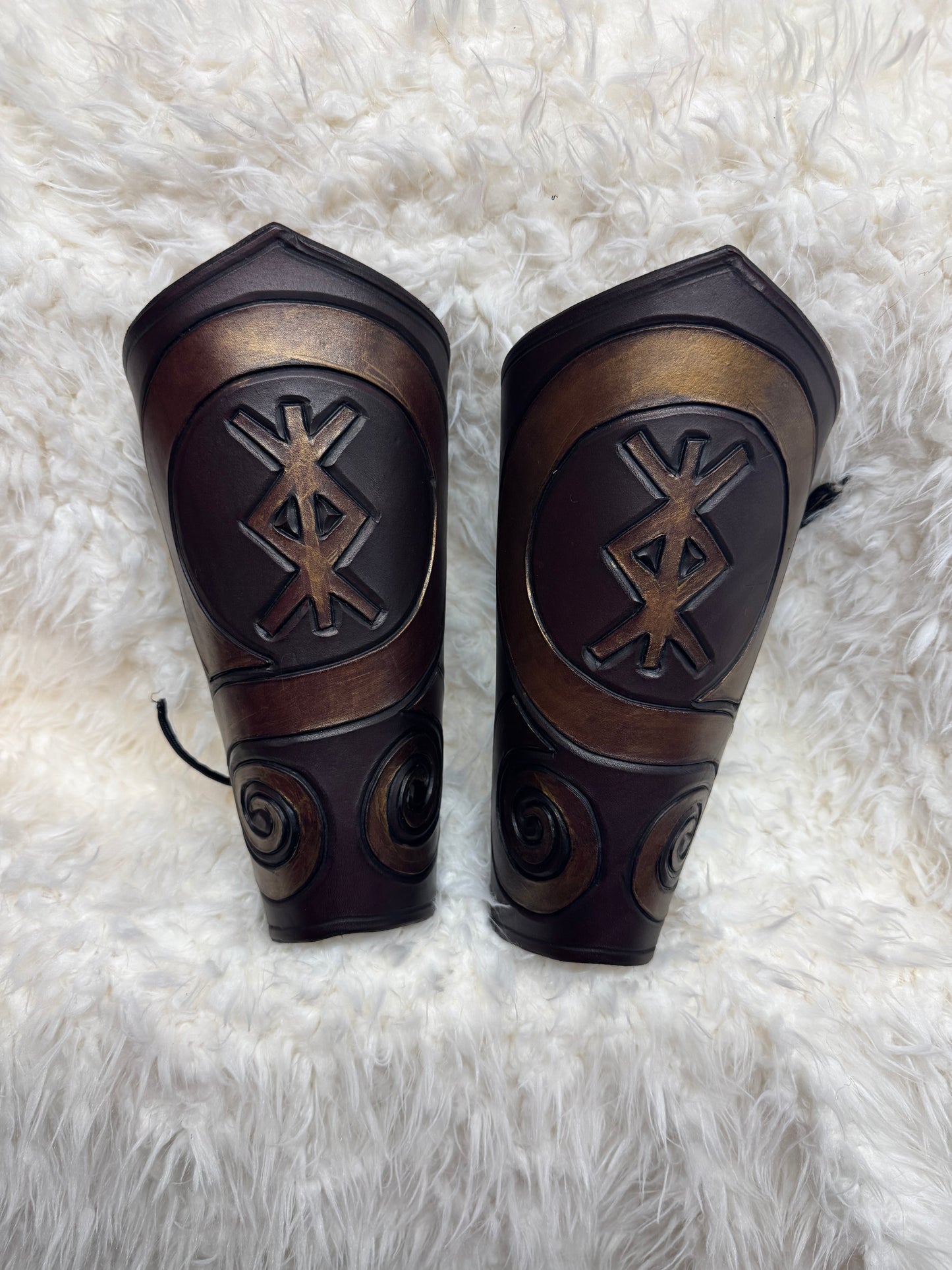 Troll Cross Arm Bracer